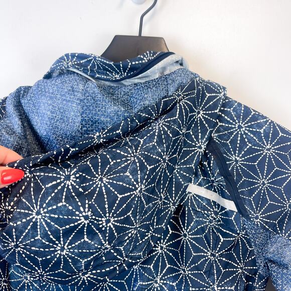 Lululemon Size 2 Blue Printed 1/2 Zip Windbreaker Hooded Jacket - Picture 10 of 14